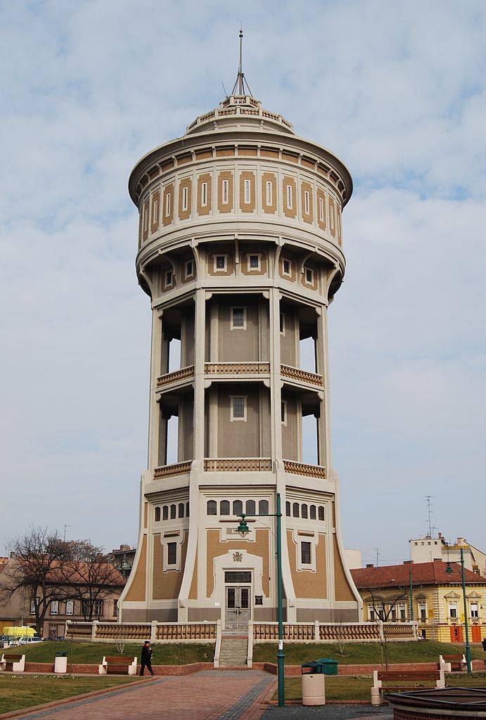 Water_tower_Old_Lady_Hungary